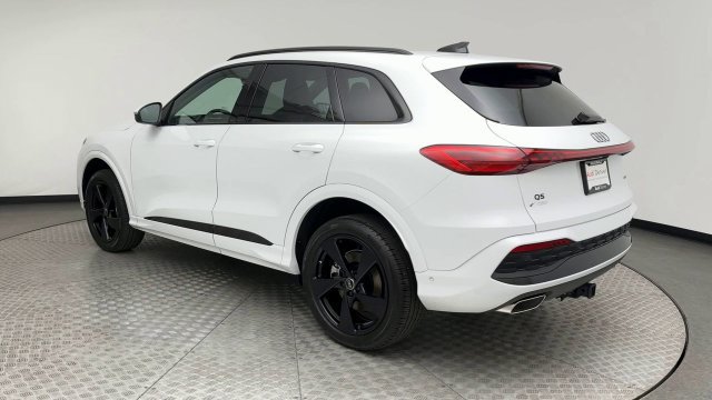 Used 2025 Audi Q5 Premium Plus w/ Premium Plus AWD/4WD image 4