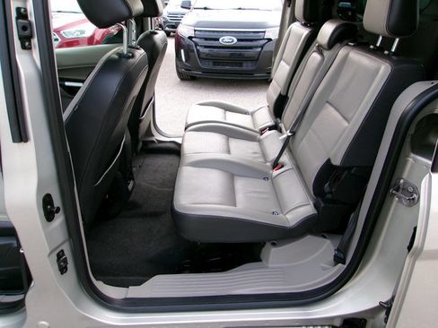 Used 2014 Ford Transit Connect Titanium image 10