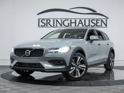 New 2026 Volvo V60 B5 Cross Country Plus w/ Climate Package AWD/4WD image 26