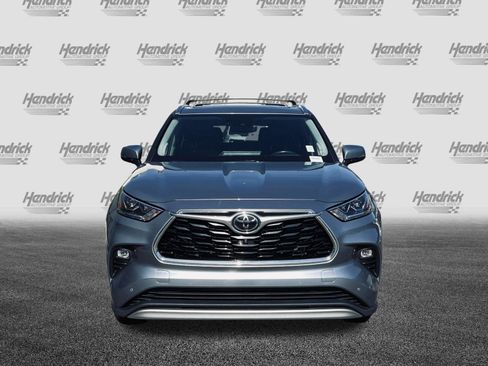 Used 2021 Toyota Highlander Platinum FWD image 3