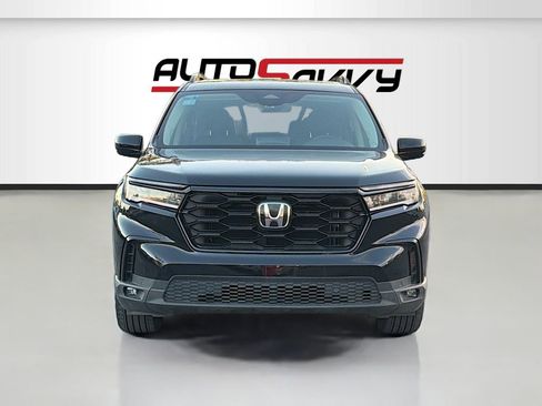 Used 2025 Honda Pilot Touring image 2