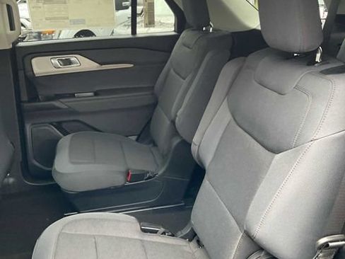 Used 2026 Ford Explorer Active AWD/4WD image 39