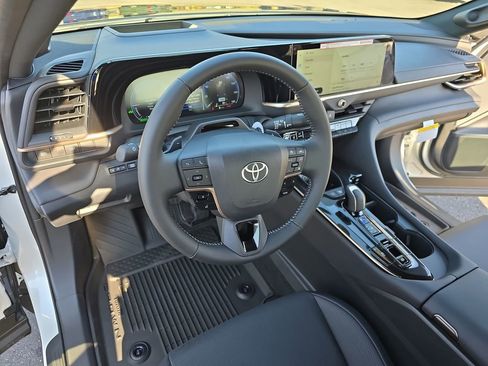 Used 2026 Toyota Crown Platinum image 19