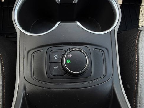 Used 2020 GMC Terrain SLE FWD image 21
