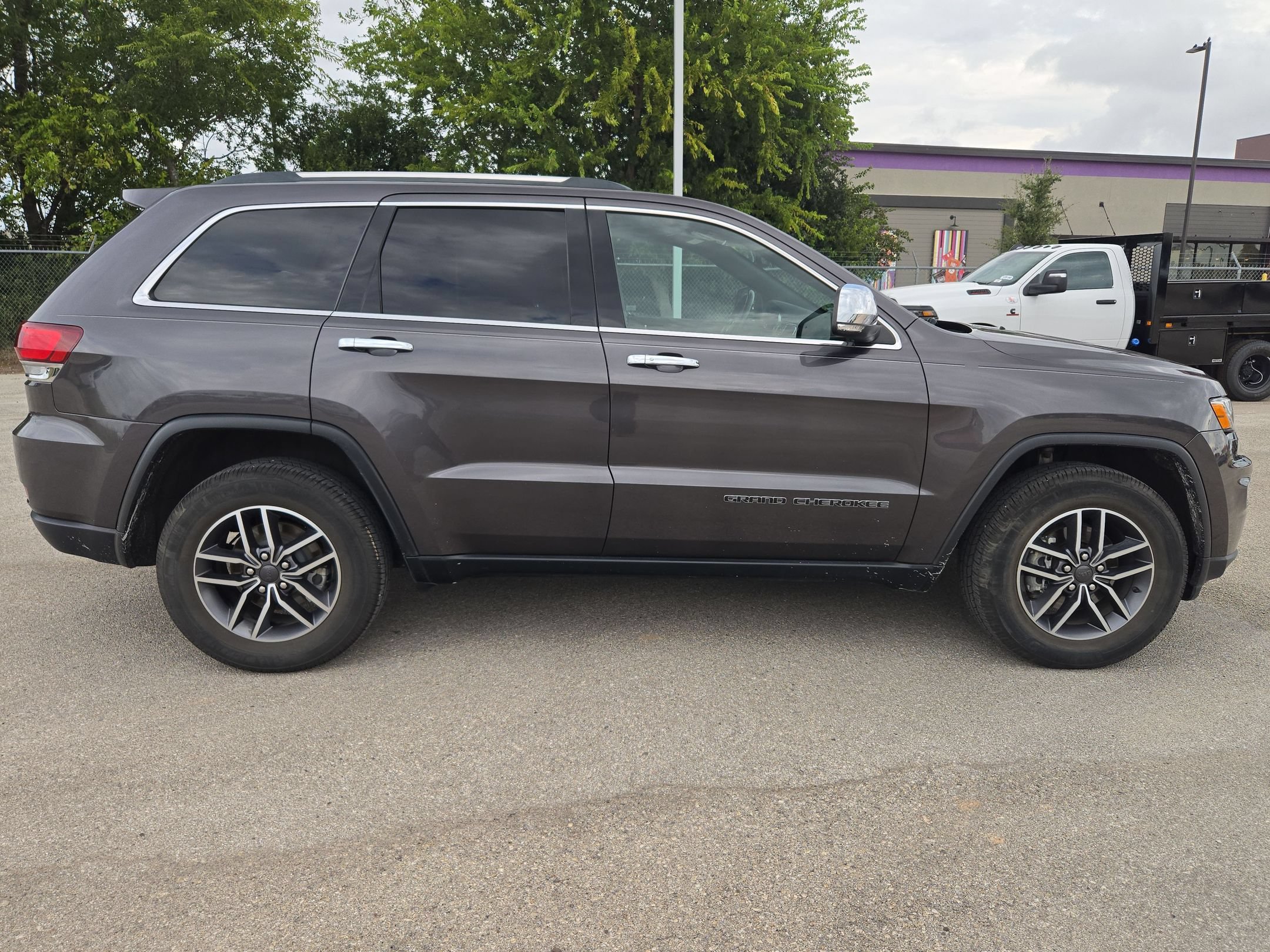 Used 2020 Jeep Grand Cherokee Limited w/ Trailer Tow Group IV RWD image 2