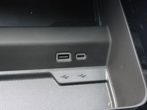 Used 2025 Chevrolet Suburban Premier AWD/4WD image 30