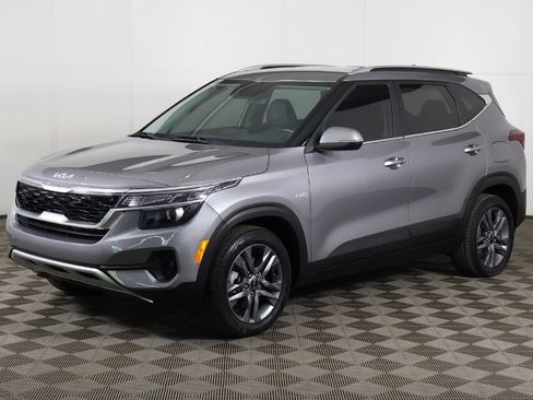 Used 2023 Kia Seltos S w/ Navigation Package AWD/4WD image 8