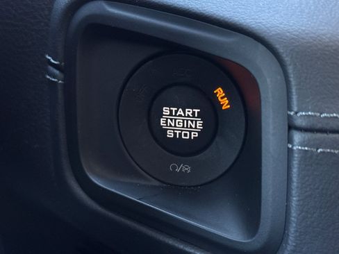 Used 2025 Jeep Wrangler Unlimited Sahara AWD/4WD image 25