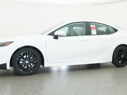 New 2026 Toyota Camry SE FWD image 18