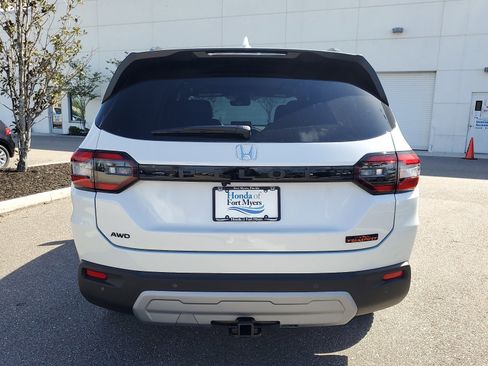 New 2025 Honda Pilot TrailSport image 5