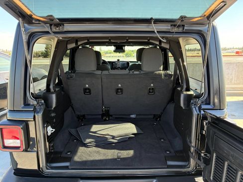 Used 2025 Jeep Wrangler Unlimited Sport AWD/4WD image 30