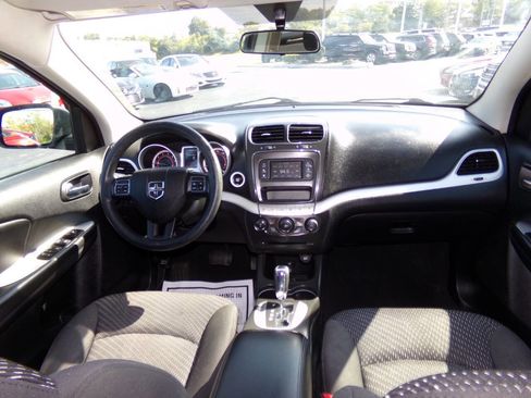 Used 2017 Dodge Journey SE w/ Flexible Seating Group image 24