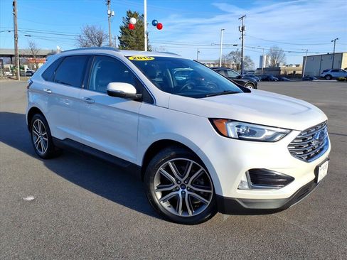 Used 2019 Ford Edge Titanium image 2