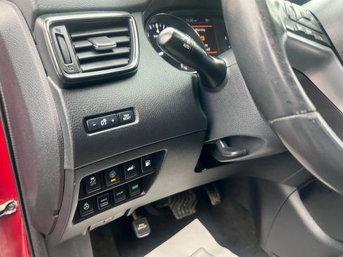 Used 2018 Nissan Rogue SL w/ Premium Package AWD/4WD image 26