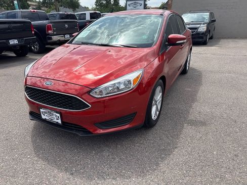 Used 2018 Ford Focus SE w/ Cold Weather Package image 3