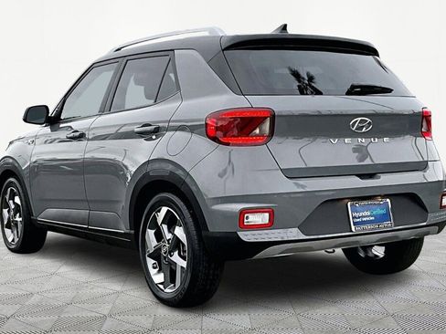 Certified 2022 Hyundai Venue Limited w/ Cargo Package image 6