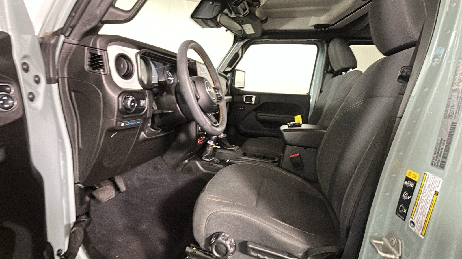Used 2024 Jeep Wrangler Unlimited AWD/4WD image 12