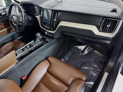 Used 2018 Volvo XC60 T6 Inscription w/ Convenience Package image 30