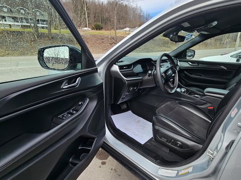 Used 2024 Jeep Grand Cherokee L Laredo image 28