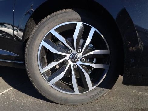 New 2026 Volkswagen Jetta SE image 2