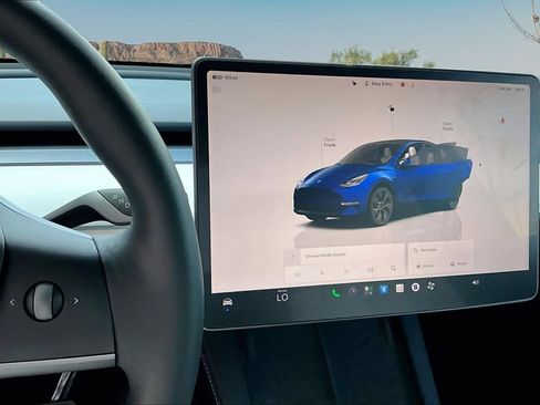 Used 2025 Tesla Model Y Long Range RWD image 6