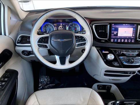 Used 2019 Chrysler Pacifica Limited image 6