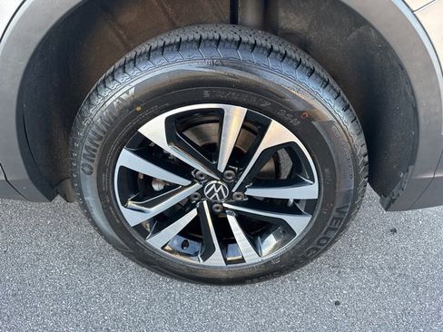 Used 2022 Volkswagen Tiguan S image 30