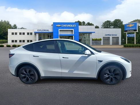Used 2025 Tesla Model Y Long Range AWD/4WD image 3