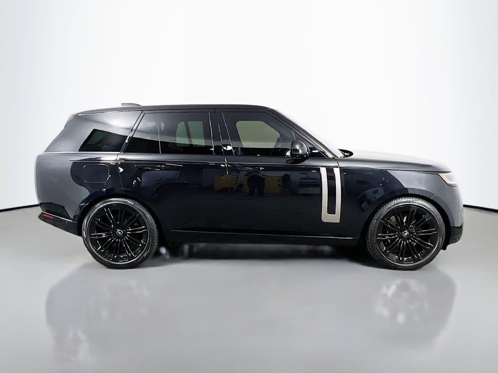 Used 2023 Land Rover Range Rover SE AWD/4WD image 4