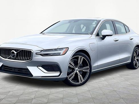Used 2022 Volvo S60 T8 Inscription image 2
