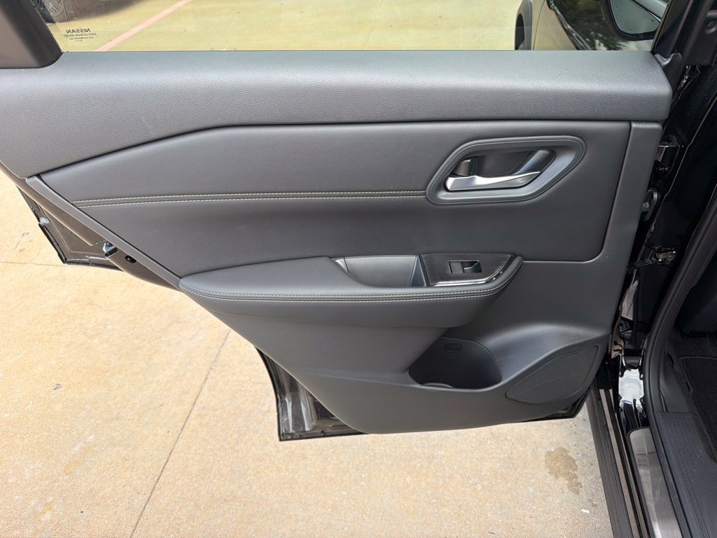 Used 2026 Nissan Rogue Dark Armor FWD image 14