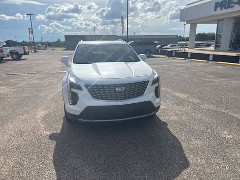 Used 2019 Cadillac XT4 Premium Luxury w/ Driver Assist Package FWD image 3