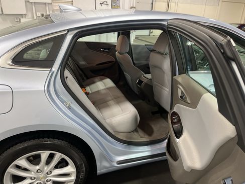 Used 2018 Chevrolet Malibu LT FWD image 16