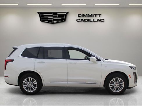 New 2025 Cadillac XT6 Luxury image 6