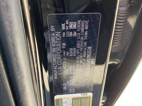 Used 2025 Kia Soul LX FWD image 36