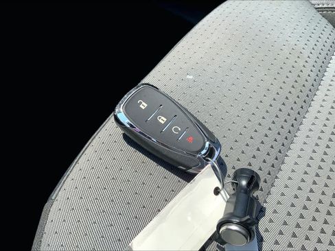 Used 2025 Chevrolet Trax LT FWD image 14