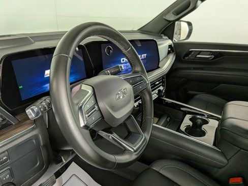 Certified 2025 Chevrolet Suburban Z71 AWD/4WD image 21