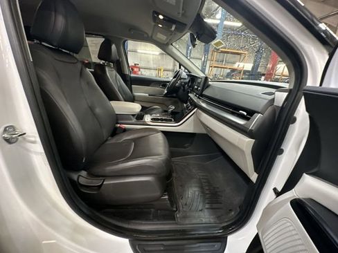Certified 2024 Kia Carnival LX image 27