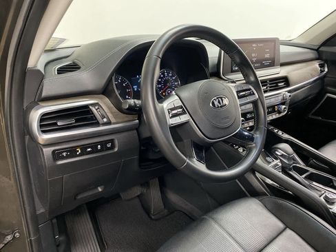 Used 2021 Kia Telluride EX w/ EX Premium Package image 2