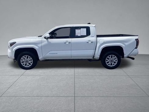 Used 2025 Toyota Tacoma SR5 AWD/4WD image 4