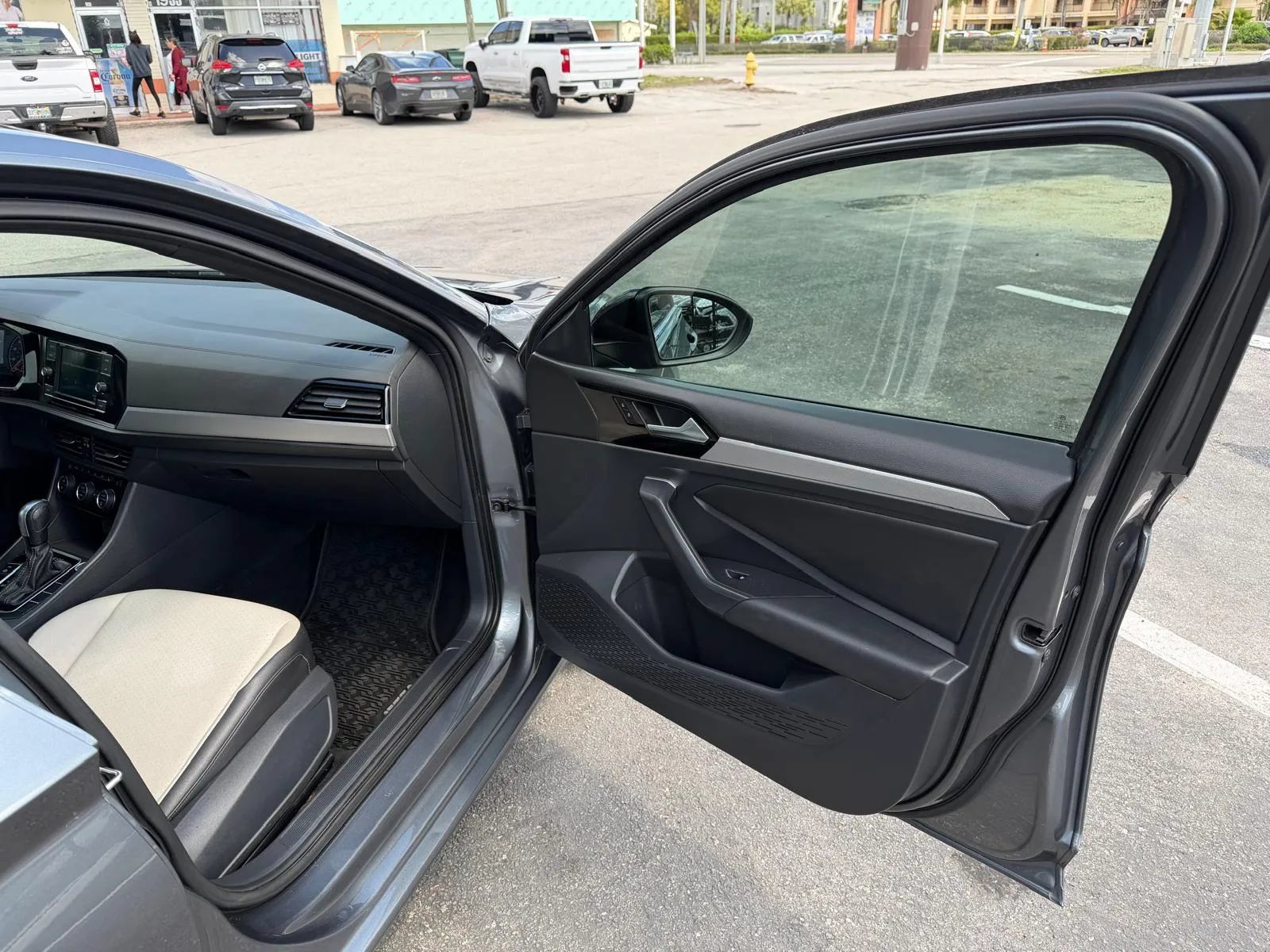 Used 2020 Volkswagen Jetta R-Line w/ R-Line Cold Weather Package FWD image 15