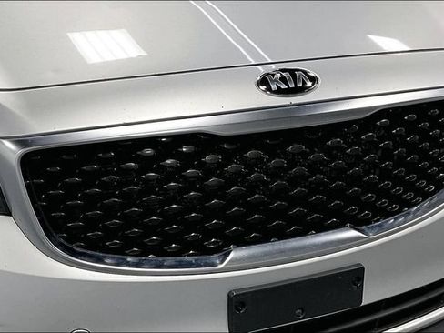 Used 2016 Kia Sedona L FWD image 30