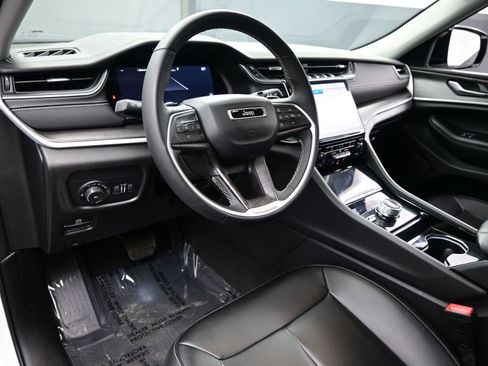 Used 2023 Jeep Grand Cherokee Limited image 13