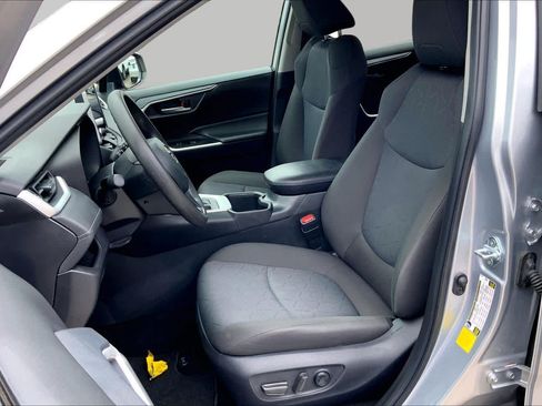Used 2025 Toyota RAV4 XLE FWD image 8