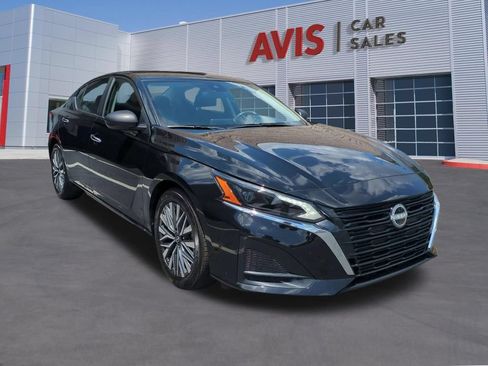 Used 2025 Nissan Altima 2.5 SV FWD image 3