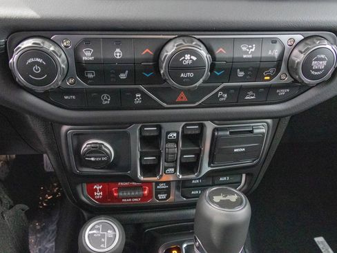 New 2027 Jeep Wrangler Unlimited Rubicon AWD/4WD image 25