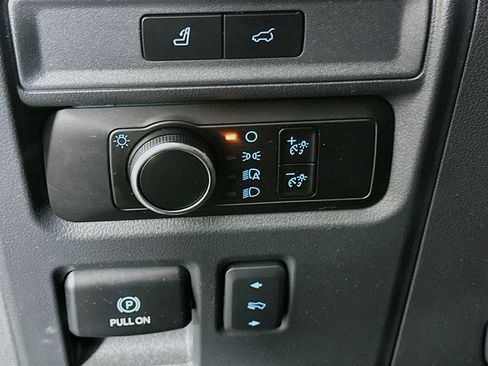 Used 2024 Ford Expedition XLT image 17