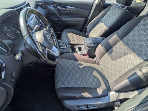 Used 2021 Nissan Rogue Sport SV image 11