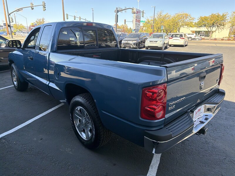 Used 2005 Dodge Dakota SLT RWD image 3