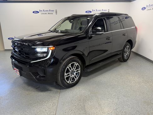Used 2025 Ford Expedition Active AWD/4WD image 3